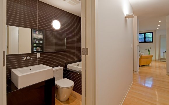 коричневая ванная комната