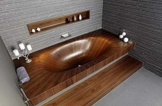 Деревянная ванна в интерьере ванной комнаты