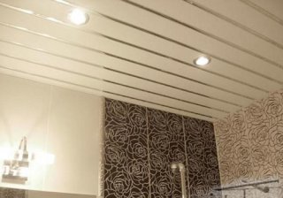 Реечный потолок со вставками